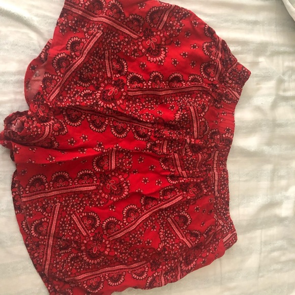 Red pattern shorts - Picture 3 of 3